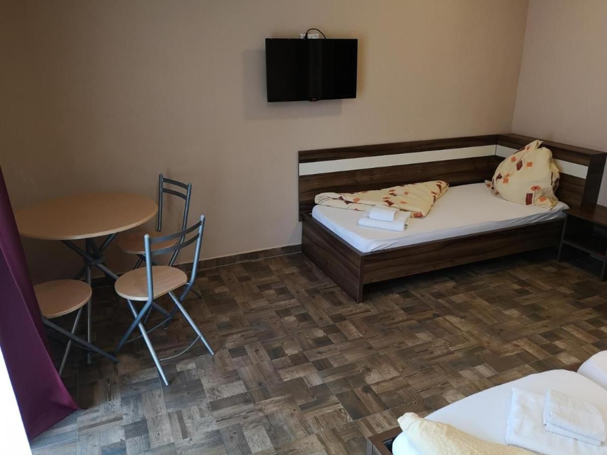 Borostyan Panzio Balatonfuered Bed & Breakfast Exterior photo
